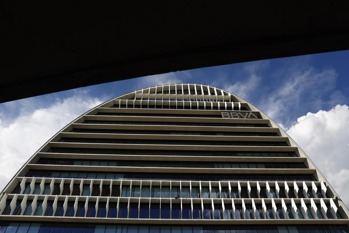 El BBVA guanya 3.878 milions fins al juny, el 31,1% més El BBVA guanya 3.878 milions fins al juny, el 31,1% més