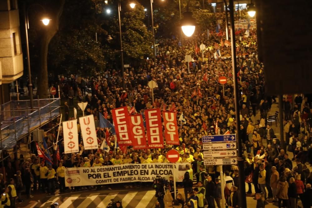 Multitudinaria marcha de "Alcoa no se cierra" en Avilés