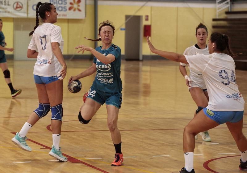 Salud-Rocasa | 15/08/2020.Partido de balonmano de la Copa Gobierno de Canarias.  | 15/08/2020 | Fotógrafo: María Pisaca Gámez