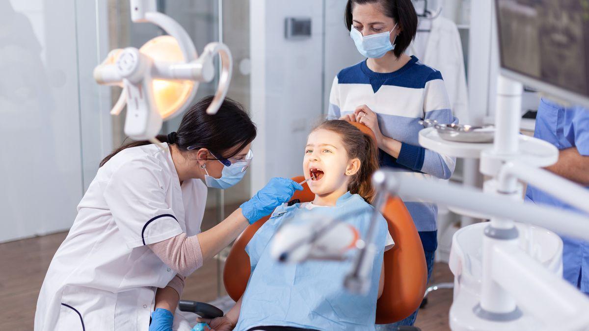 La prestación bucodental de la Junta cubre algunas atenciones a los niños de 6 a 15 años.