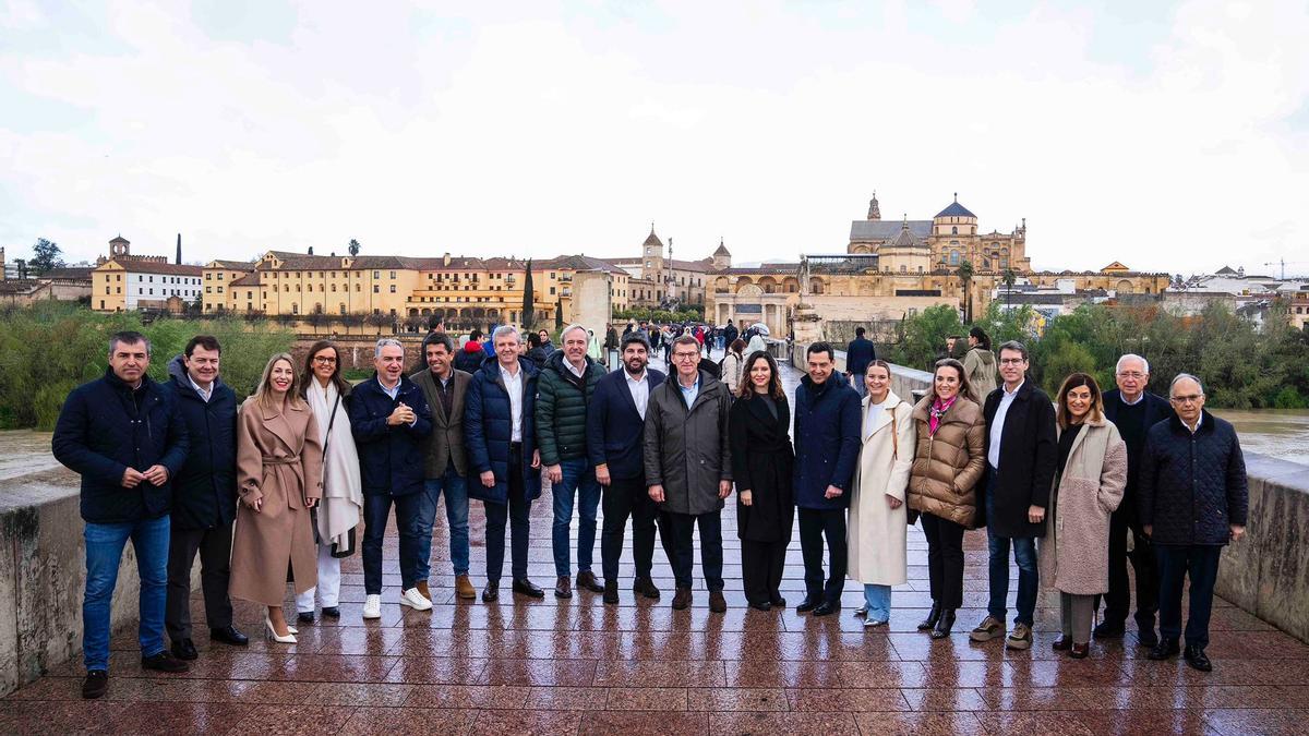 Alberto Núñez Feijóo y los barones del PP han firmado este domingo la 'Declaración de Cordoba'.