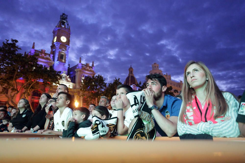 Ambiente en la plaza del Ayuntamiento de València