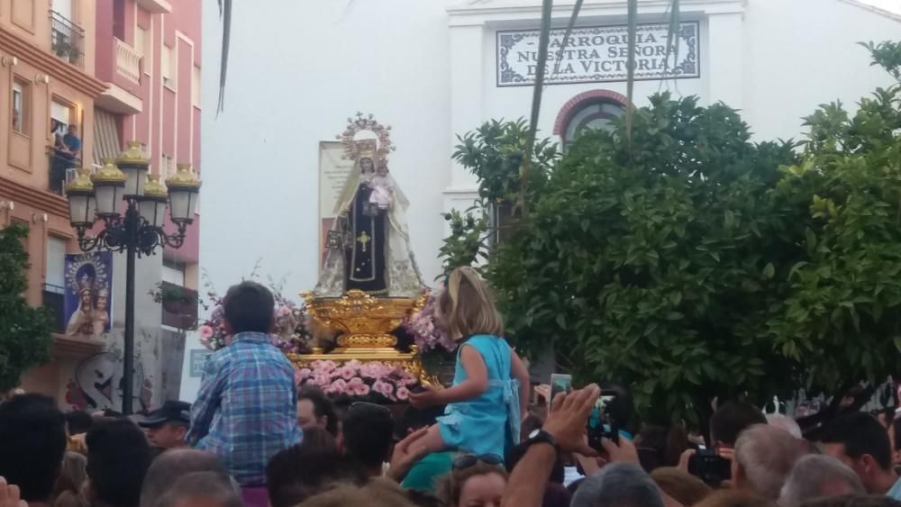 Salida de la Virgen del Carmen desde la parroquia de la Cala del Moral, en Rincón de la Victoria.