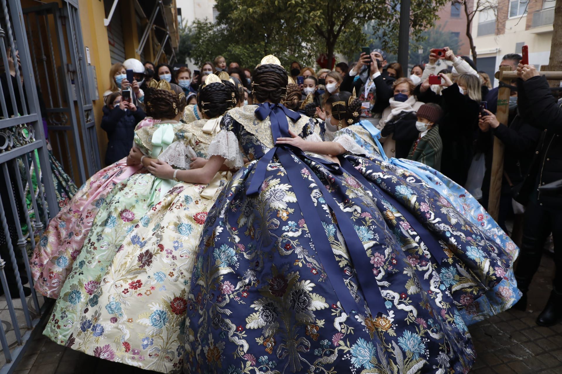 Así es el espolín de la Fallera Mayor Infantil de València