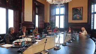 El Parlament abre un expediente disciplinario a la exsecretaria general por la plaza de su hijo como ujier