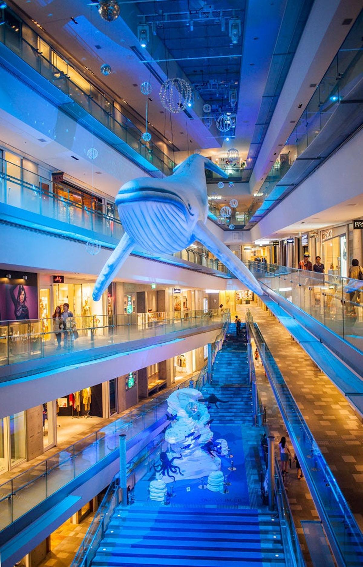 Interior de un centro comercial de Omotesando.