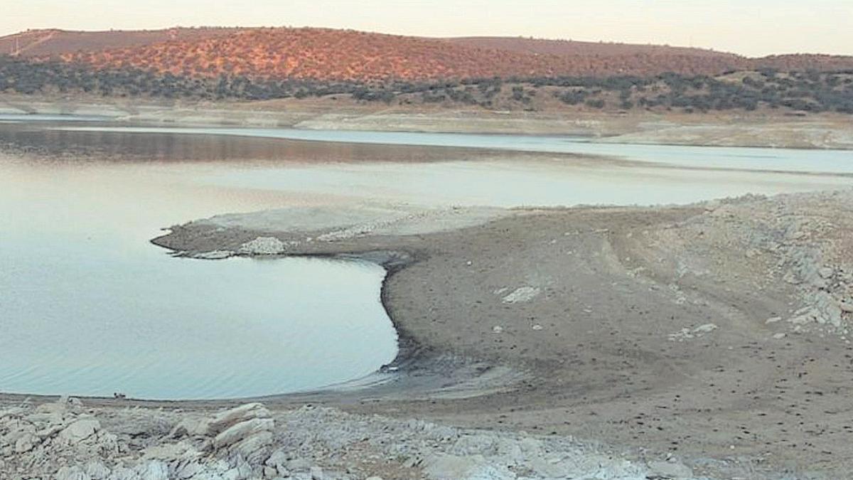 Estado del embalse de Valdecañas el pasado verano.