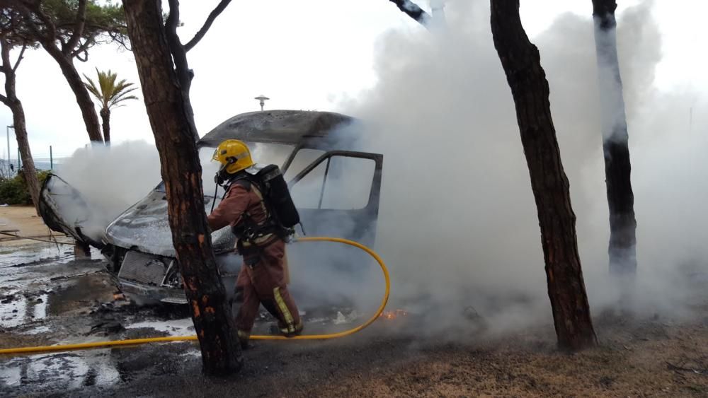 Incendi d'una furgoneta a Blanes