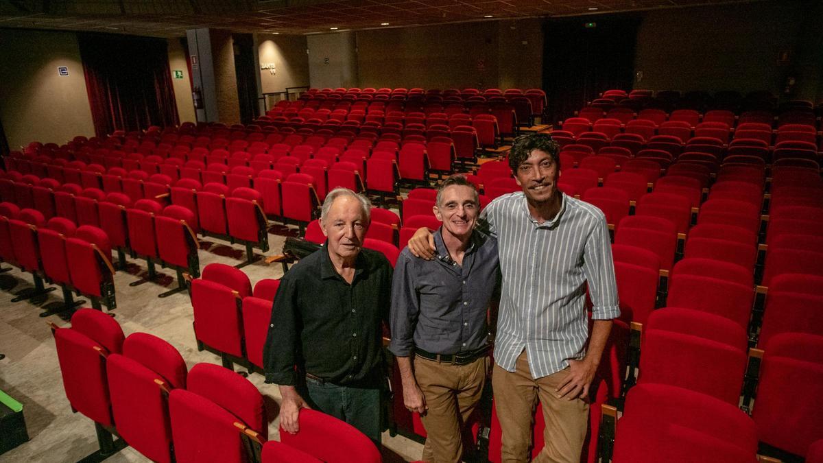 Manuel Ramón Mas, Fernando Marina e Iván Mérgola, en Can Ventosa, antes de un  ensayo de la OSCE en octubre de 2022.   | VICENT MARÍ