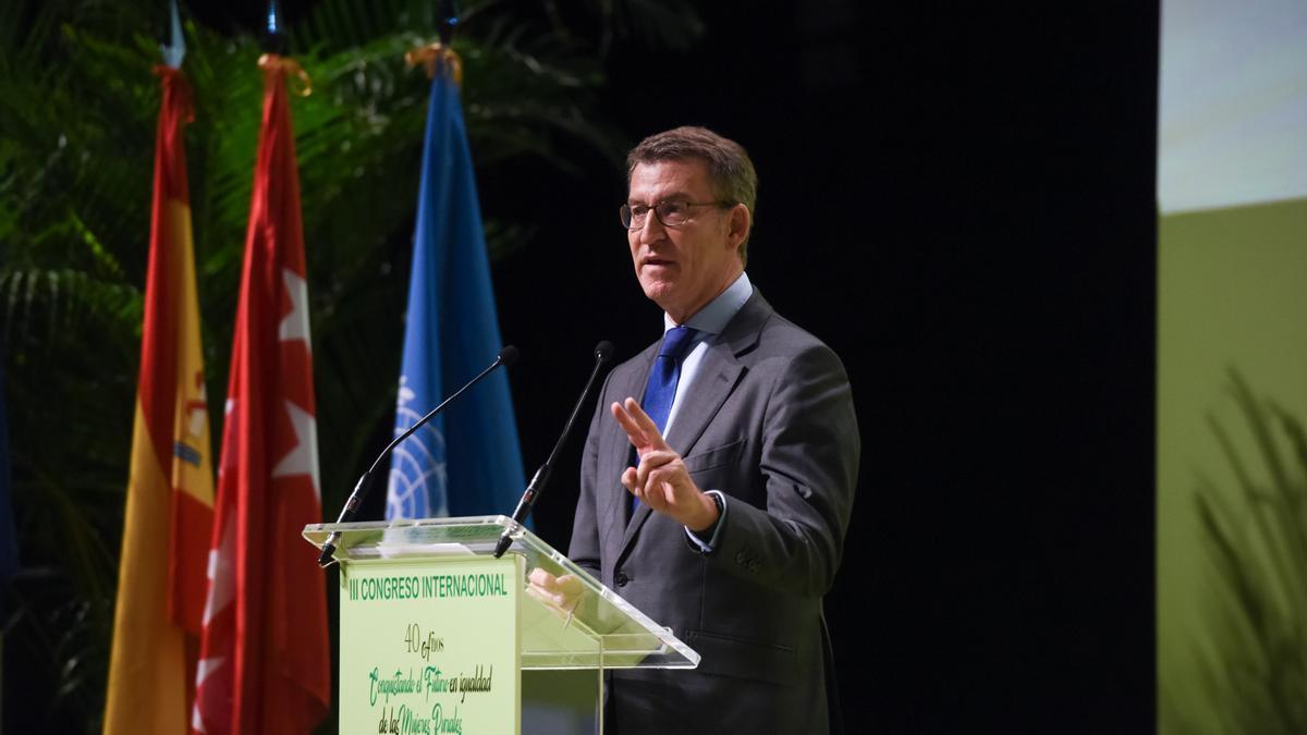 El presidente del Partido Popular, Alberto Núñez Feijóo, participa en el III Congreso Internacional de la Asociación de Familias y Mujeres del Medio Rural (AFAMMER), en el Hotel Auditórium, a 14 de diciembre de 2022, en Madrid (España).