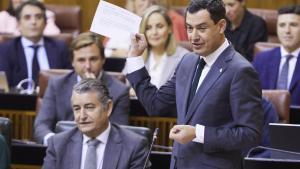 Moreno en el pleno del Parlamento andaluz durante la sesión de control al Gobierno.