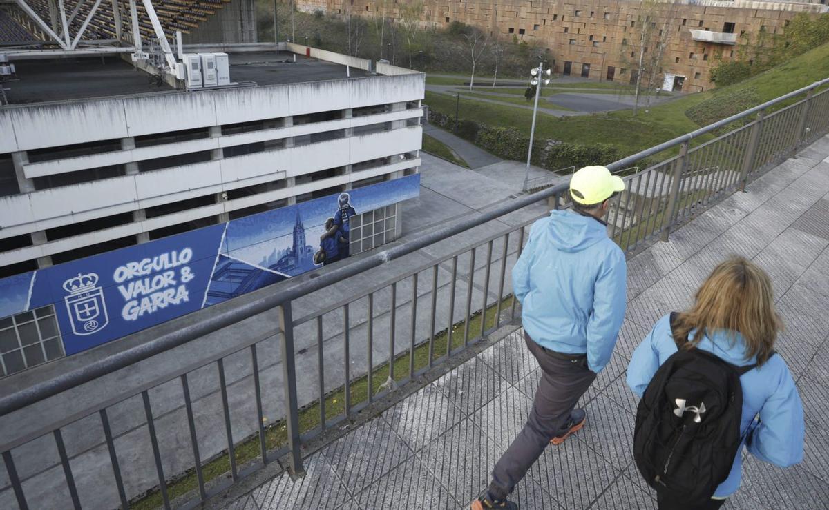 El mural que decora el Carlos Tartiere ya está terminado | LUISMA MURIAS