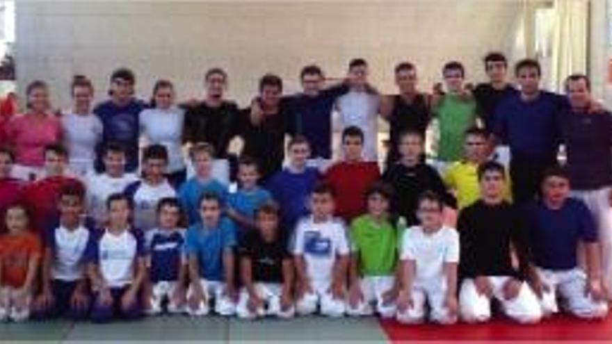 Massiu entrenament de pretemporadaa Lloret amb 35 judoques bagencs