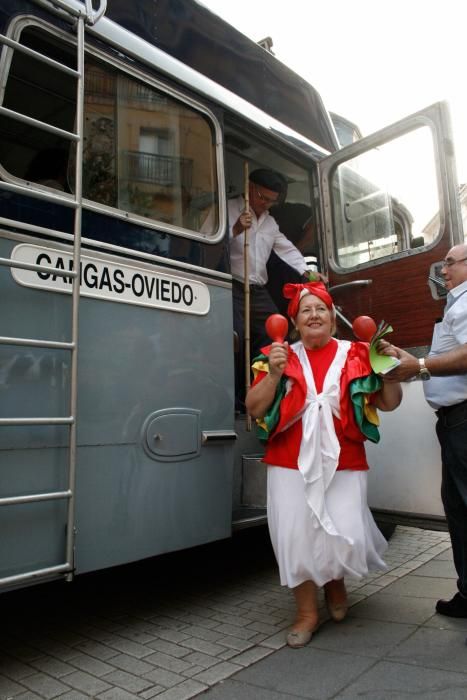 Llegada a Candás de los participantes en la semana de teatro costumbrista