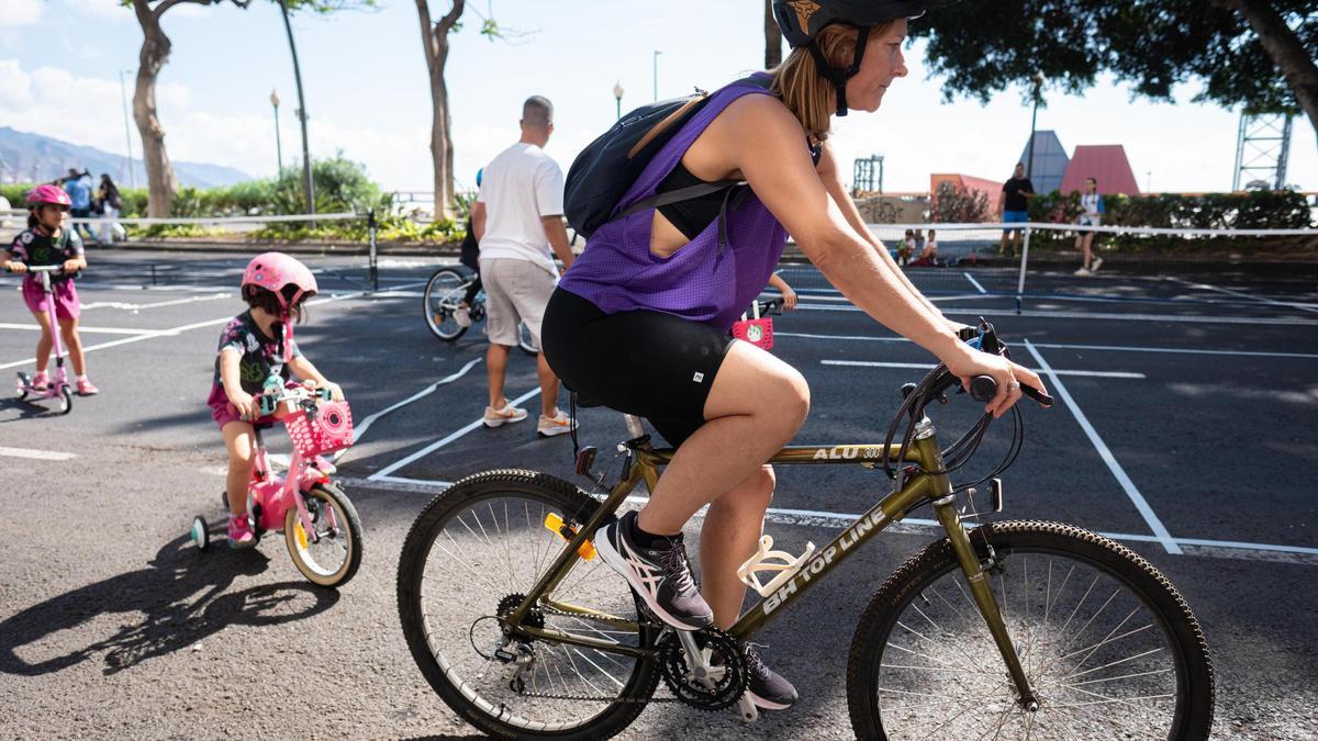 Ciclistas y peatones 'ganan' la Avenida de Anaga en Santa Cruz