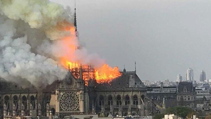 Notre Dame no da respiro