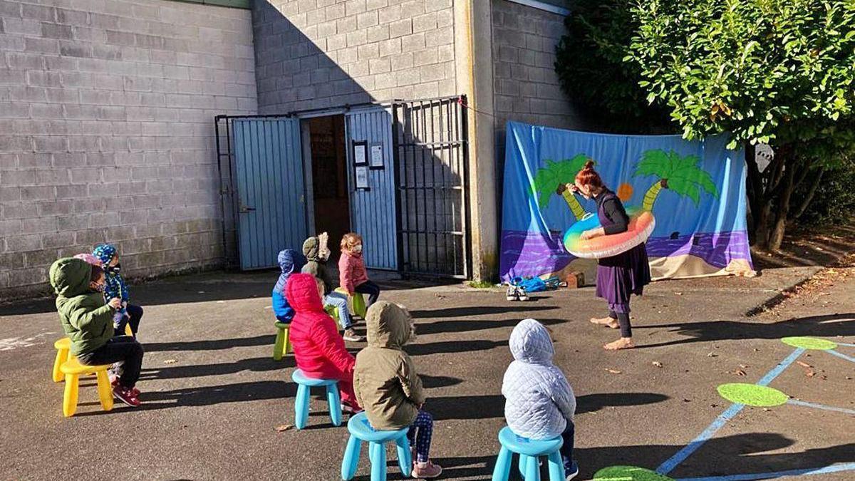 Actividad de lectura en el CEIP Vicente Arias de la Maza, al que acude el pequeño.