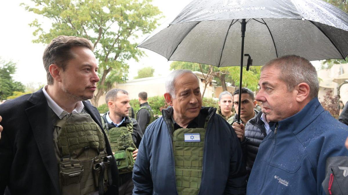 Ellon Musk visita uno de los kibutz atacados por Hamás
