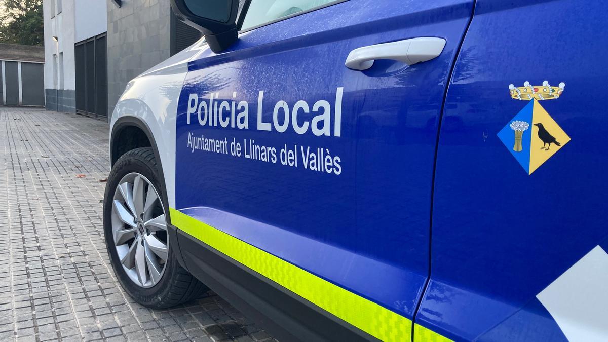 Un vehicle de la policia local de Llinars del Vallès