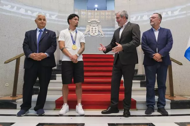 Recibimiento a Yeremy Pino en el Gobierno de Canarias y en el Cabildo de Gran Canaria tras conquistar la Copa de Mundo de Fútbol 2026