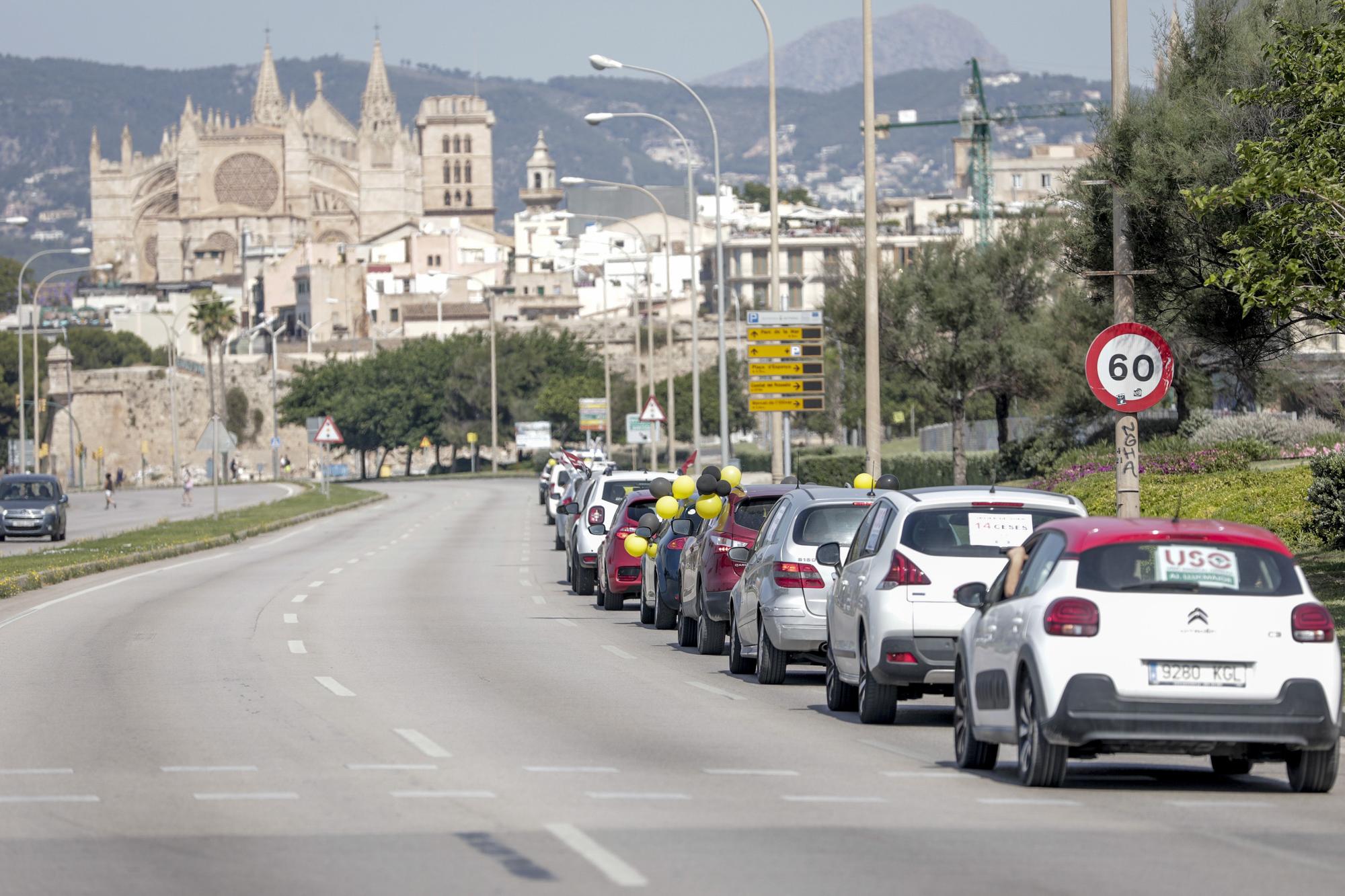 Más de 150 vehículos participan en una nueva caravana en Palma contra el abuso de la temporalidad en administraciones