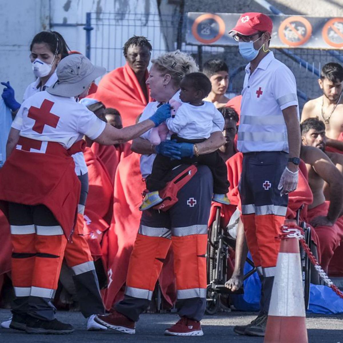 Manipulación, inmigración y comunión en defensa del Arzobispo