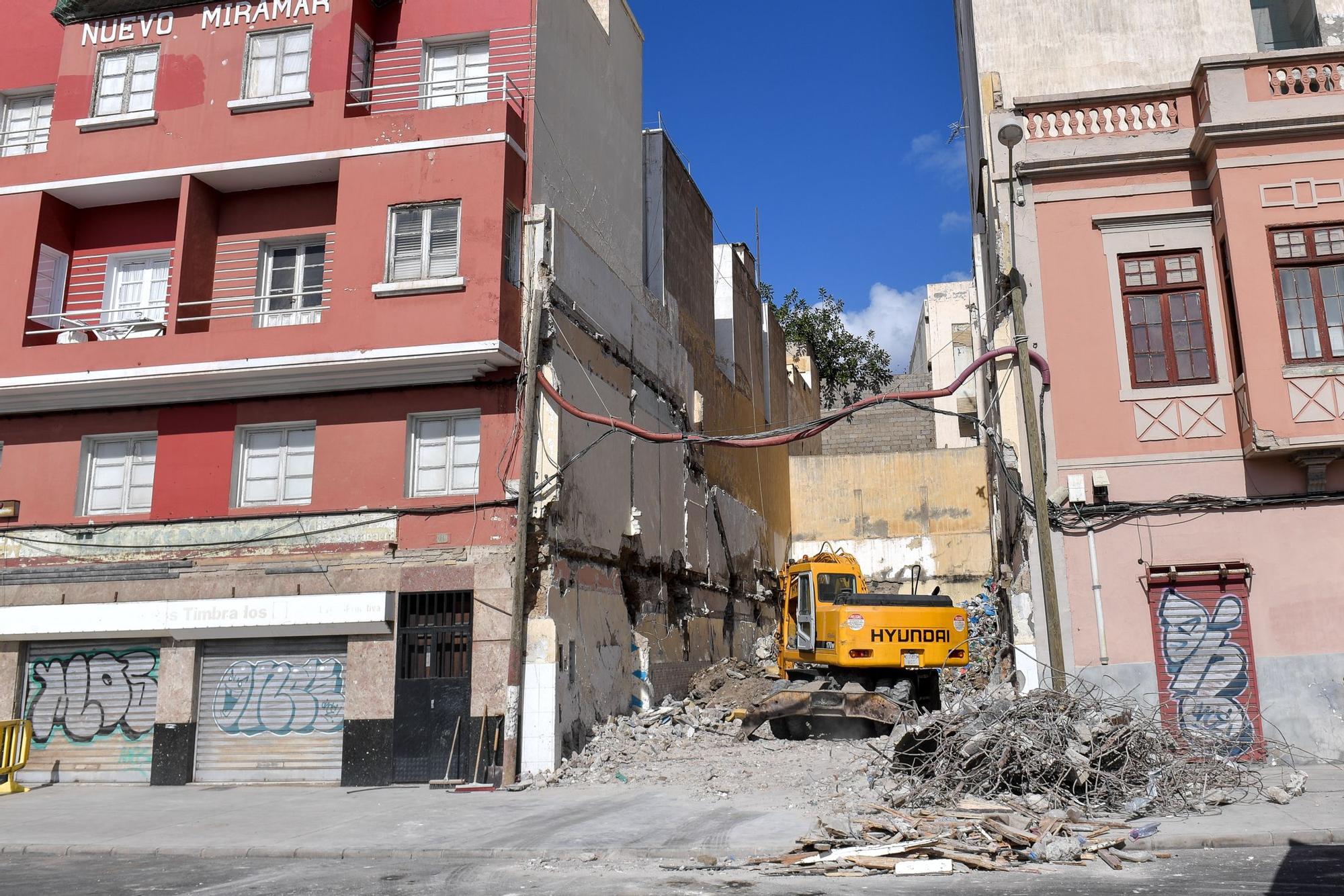 Derribo de viviendas y edificios en el entorno de Manuel Becerra