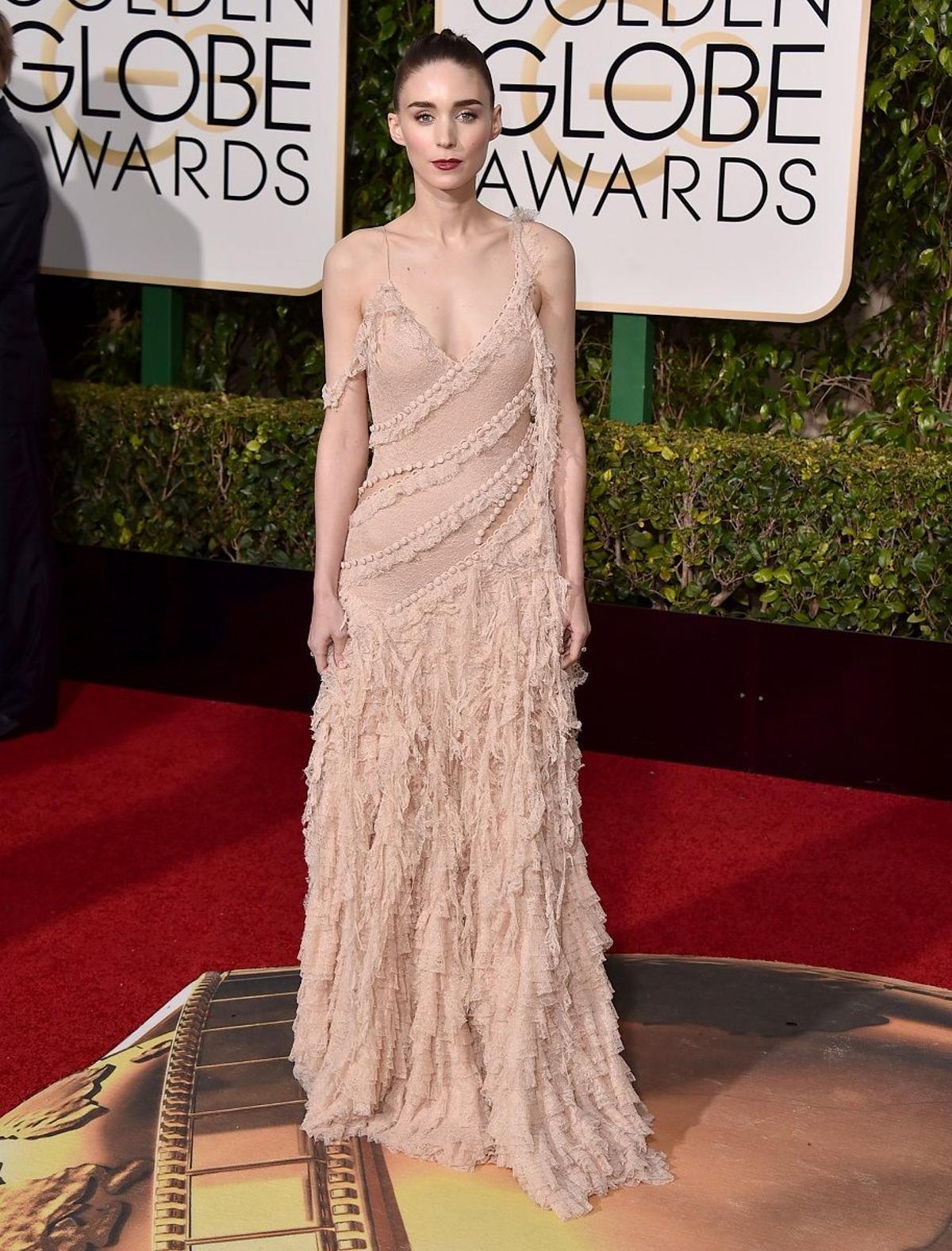 Globos de Oro 2016: Rooney Mara de Alexander McQueen