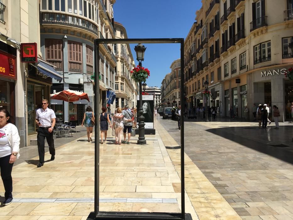 Daños en la exposición de la AECC en la calle Larios.