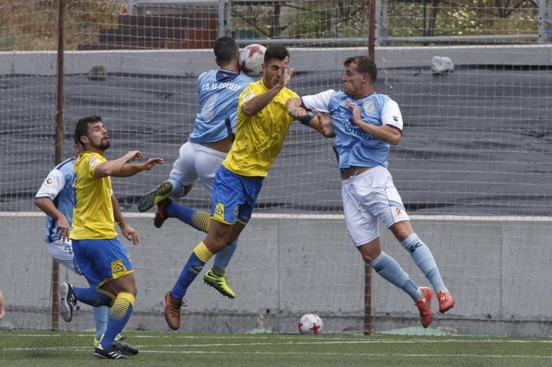 21.04.18 Las Palmas de Gran Canaria. Fútbol tercera división temporada 2017-18. Las Palmas C - Cotillo. Anexo Estadio de Gran Canaria.  Foto Quique Curbelo  | 21/04/2018 | Fotógrafo: Quique Curbelo