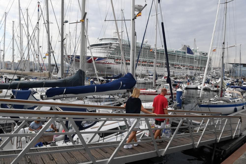 El crucero atracó a las 08.30 procedente de Cherburgo y partió a las 17.00 rumbo a Santander.