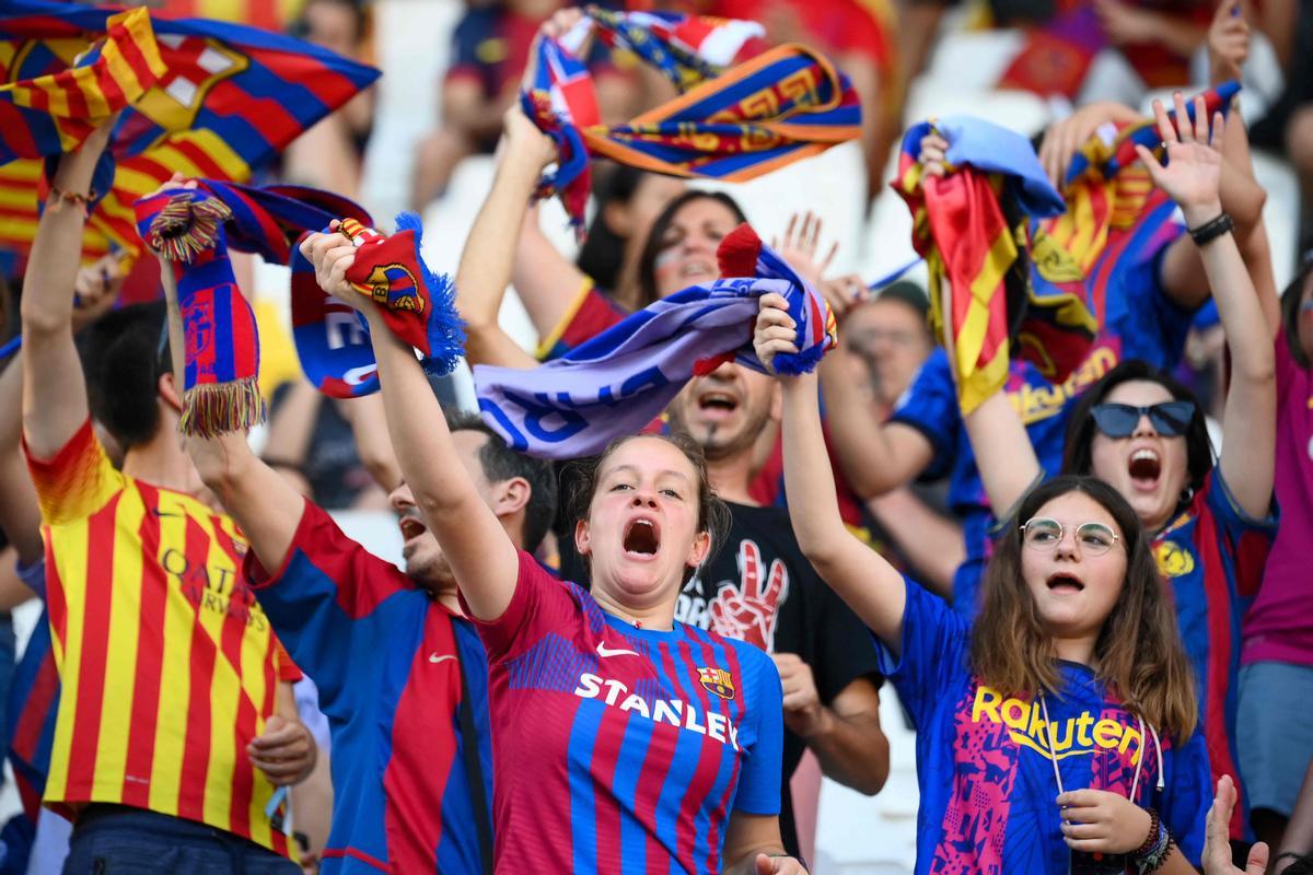 Aficionados blaugranas en el estadio Allianz de la ciudad italiana de Turín