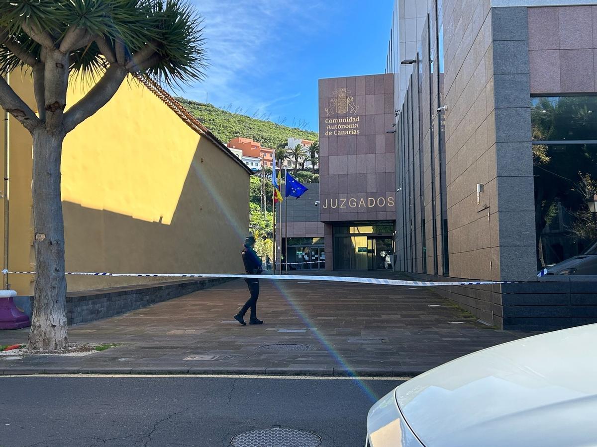 Desalojan el Palacio de Justicia de La Laguna por un aviso de bomba