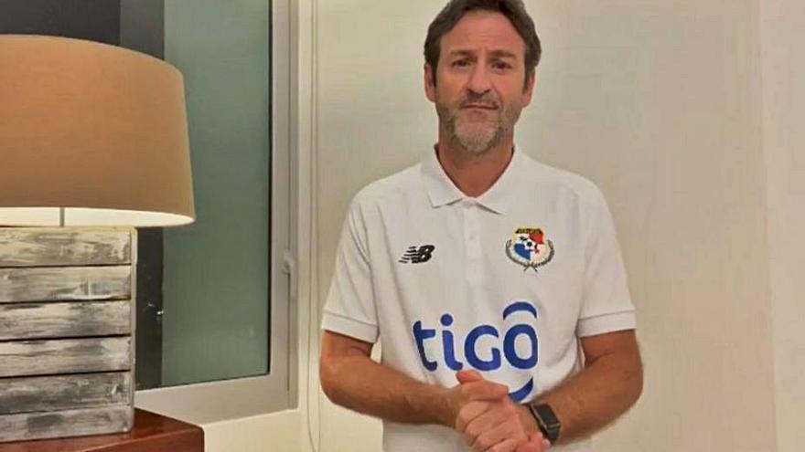 El seleccionador de Panamá, Thomas Christiansen, en un mensaje de apoyo al nuevo futbolista rojiblanco.  