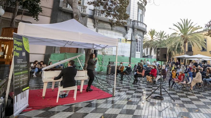 Momento de uno de los conciertos que se celebró en la edición del año pasado en la plaza Hurtado de Mendoza. | |