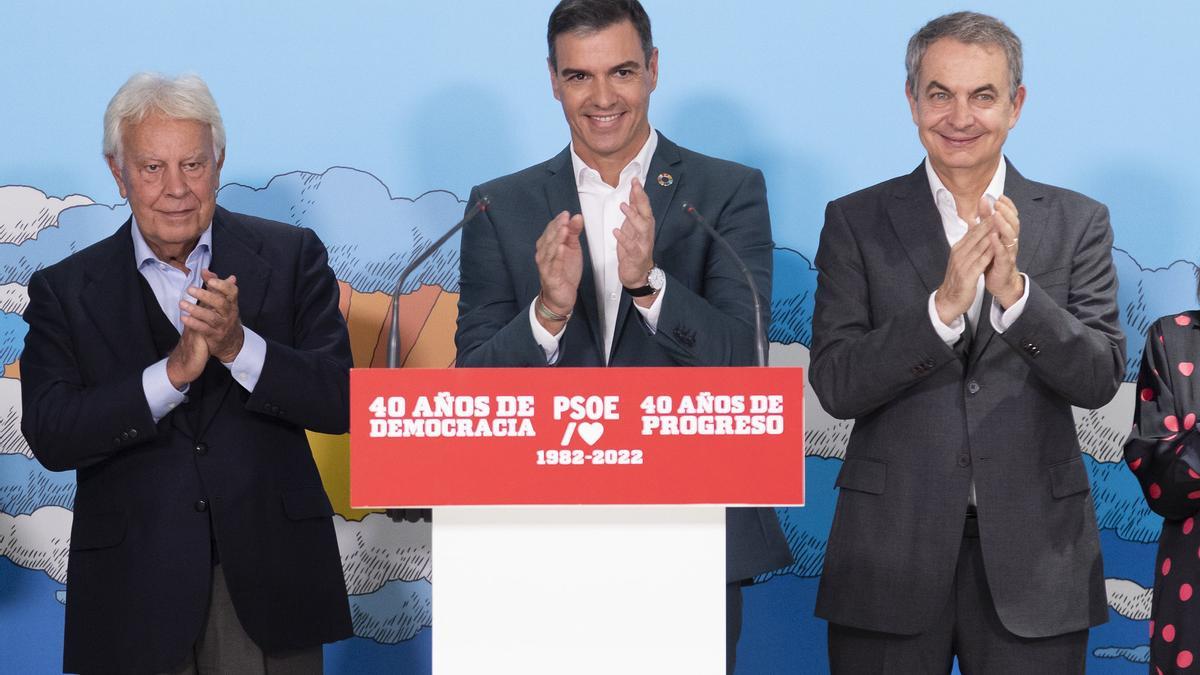 Pedro Sánchez con Felipe González y José Luis Rodríguez Zapatero