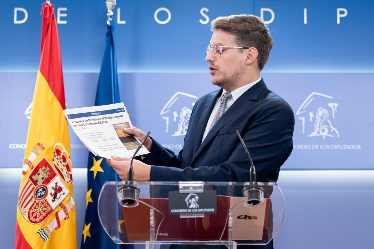 El diputado de CHA en Sumar en el Congreso, Jorge Pueyo, este martes en rueda de prensa.