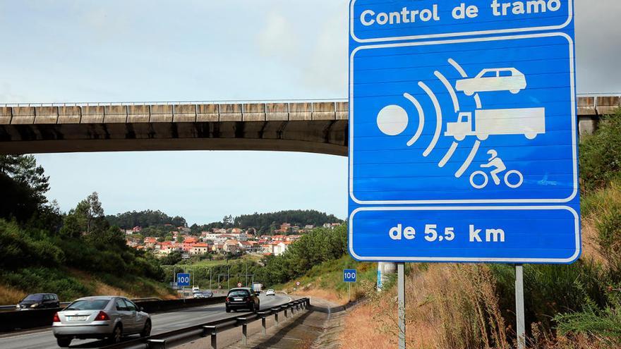 Señal de aviso del radar de la AP-9 en Vigo // Marta G. Brea