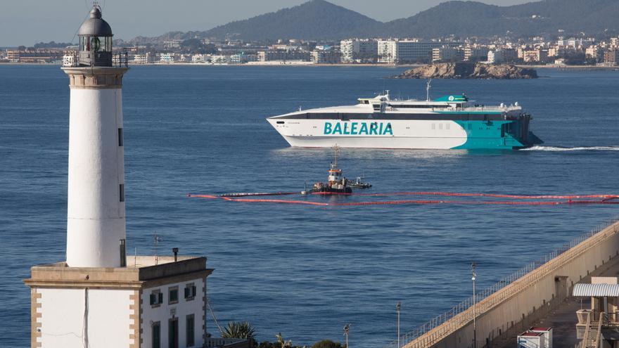 Comienzan los trabajos para reflotar el pesquero &#039;Charpat Segundo&#039; hundido en Ibiza