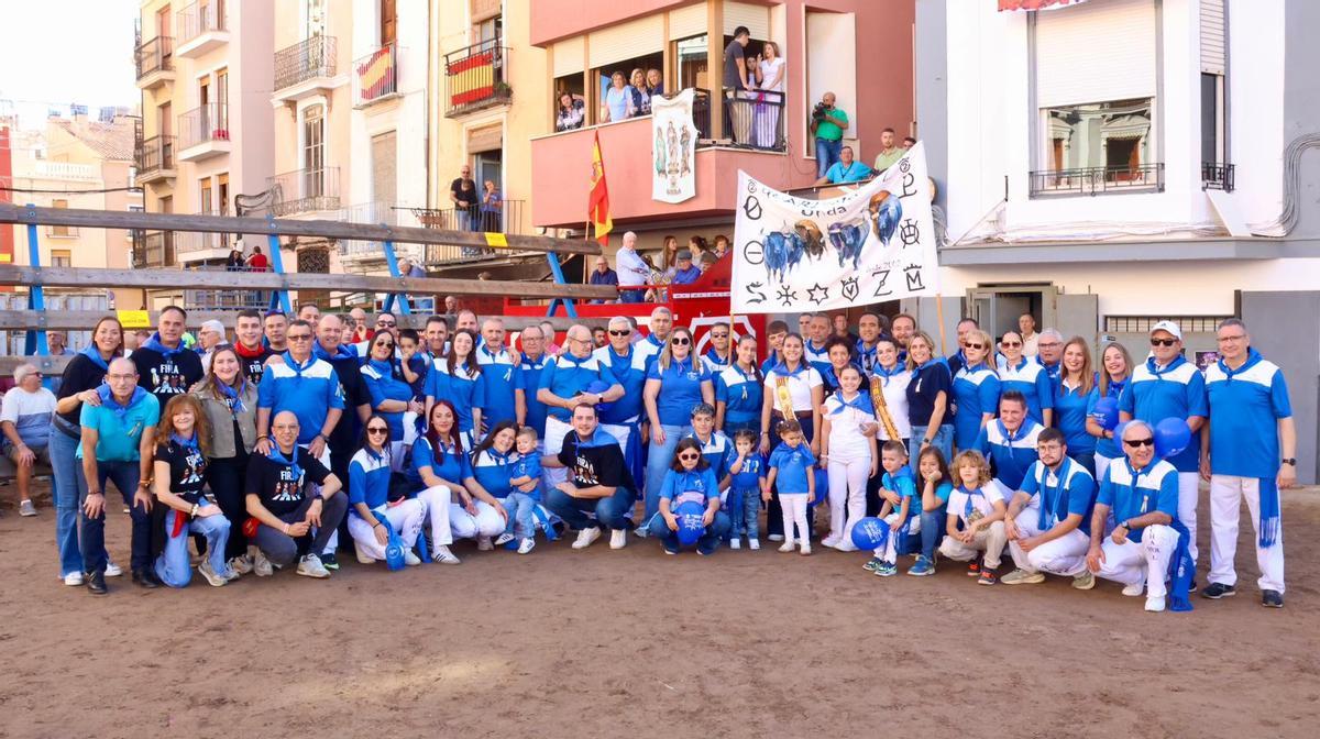 La alcaldesa de Onda, Carmina Ballester; y el concejal de Fiestas y Tradiciones, Sergio Puig, han encabezado el paseíllo junto a la Presidenta de la Diputación de Castellón, Marta Barrachina, la Reina de la Fira, Inés Ramón Aguilella, su Dama de Honor, Paula Rubio Arcas, y representantes de la asociación taurina.
