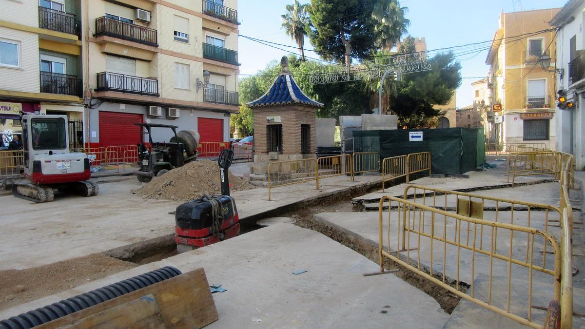Obras de peatonalización de la plaza del Pouet.