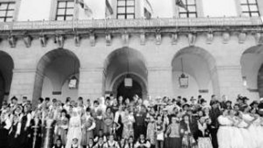 El festival folclórico inicia hoy las galas en la plaza de toros