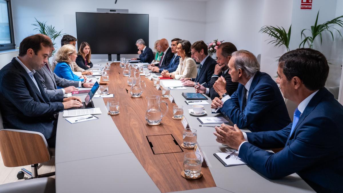 Nadia Calviño se reúne con los presidentes de las entidades bancarias en el marco de la presidencia de España en U.E