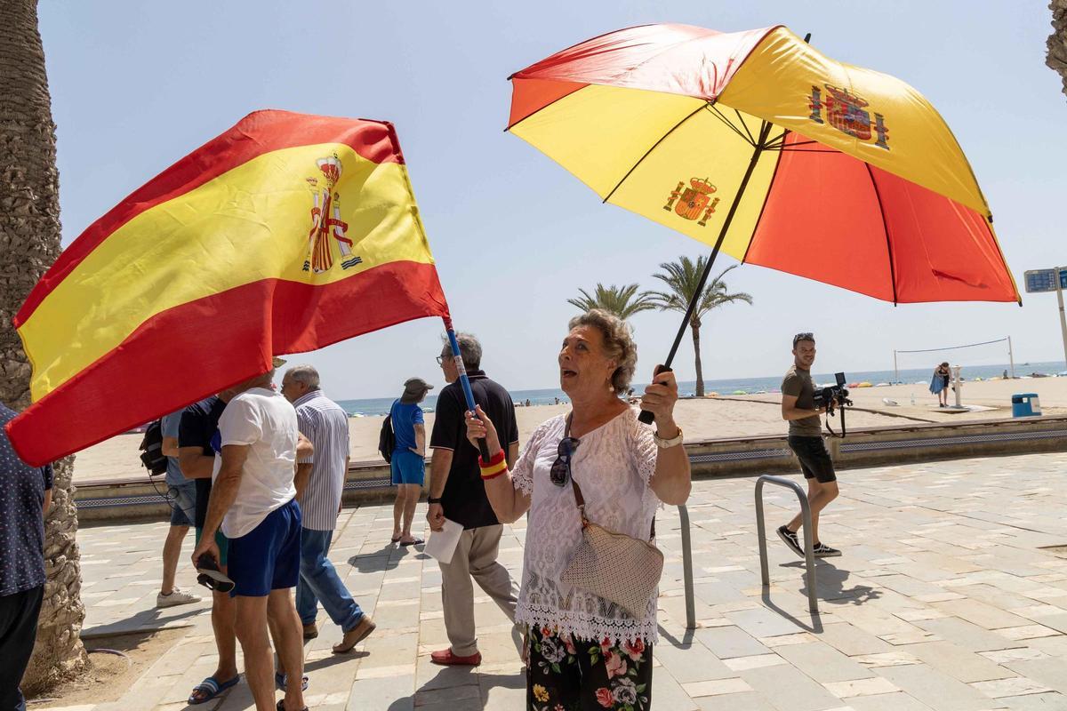 El Alcalde de Madrid Almeida hace campaña por la Playa de San Juan El Alcalde de Madrid Almeida hace campaña por la Playa de San Juan