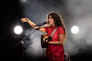 Silvana Estrada cautiva a Les Nits Occident