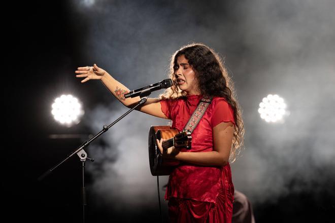 Silvana Estrada cautiva a Les Nits Occident