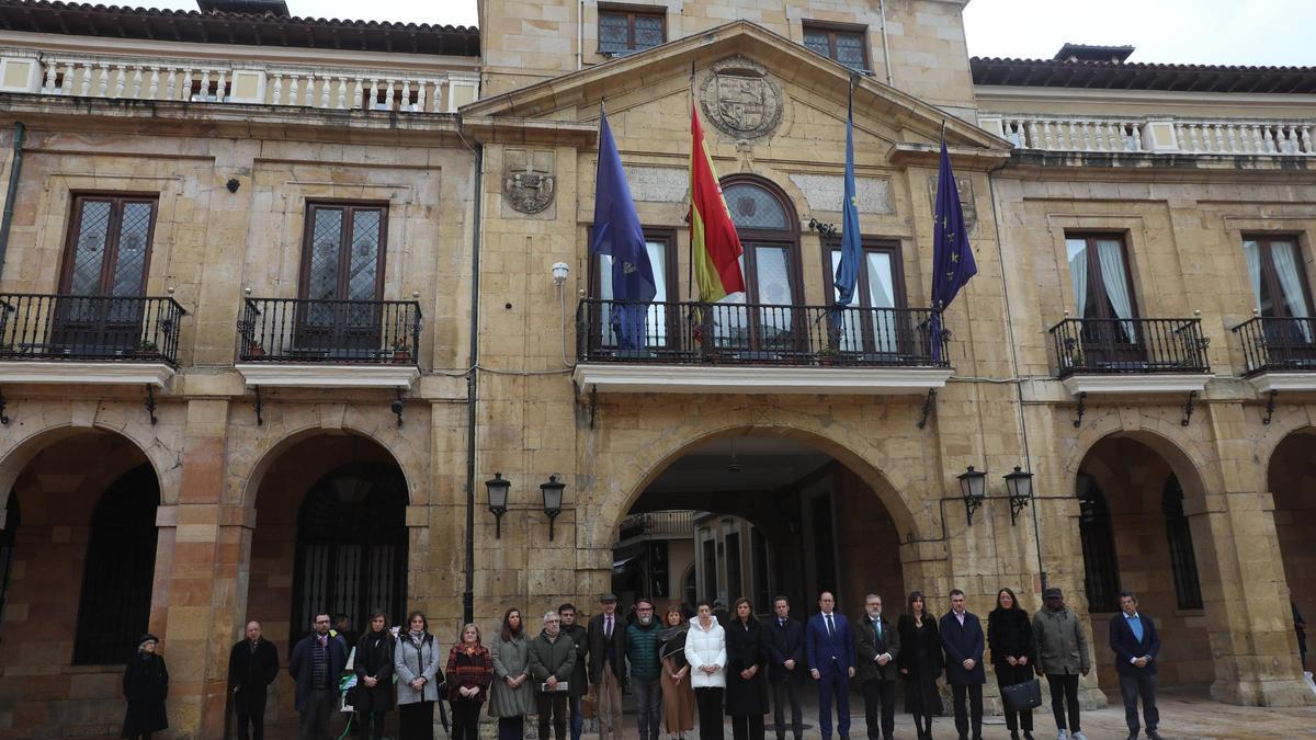 Minuto de silencio en Oviedo