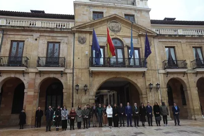 Oviedo guarda un minuto de silencio por las víctimas del 11M
