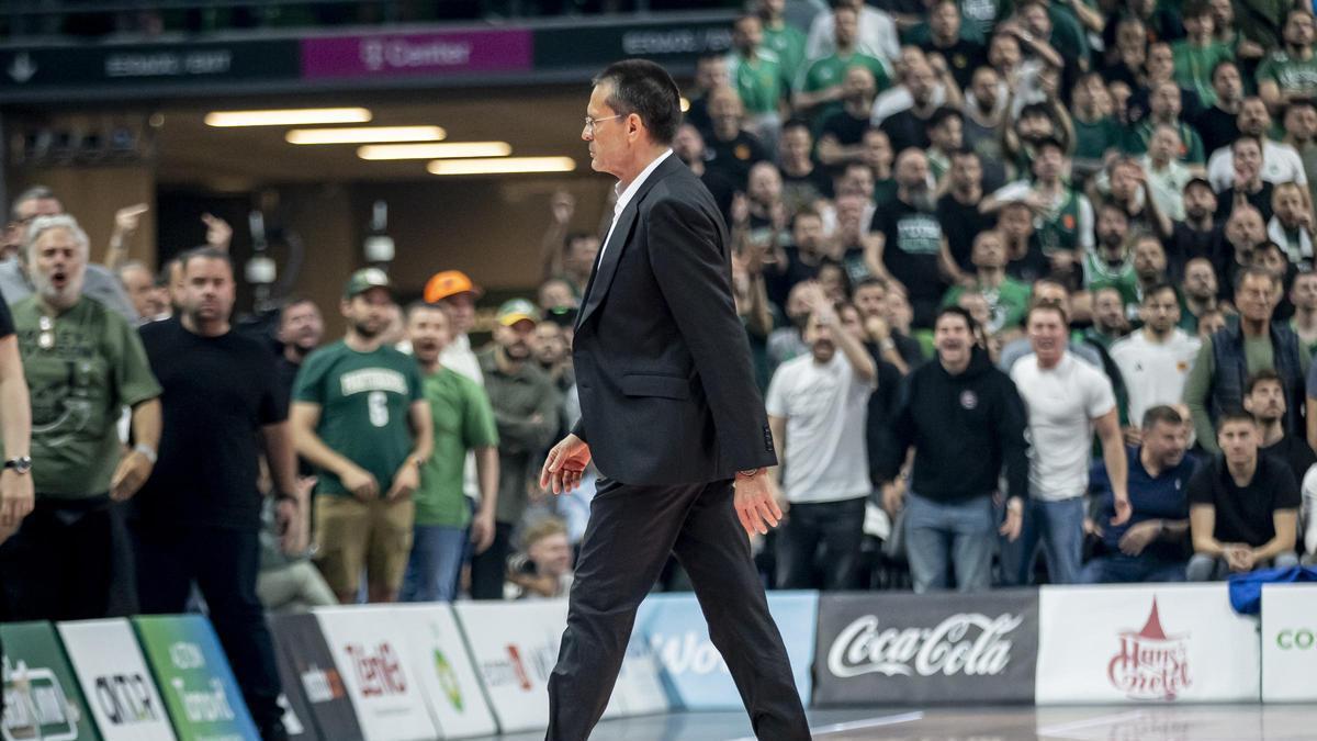 Tensión por las nubes en el Panathinaikos-VBC: Pedro Martínez y Ataman se encaran y acaban expulsados
