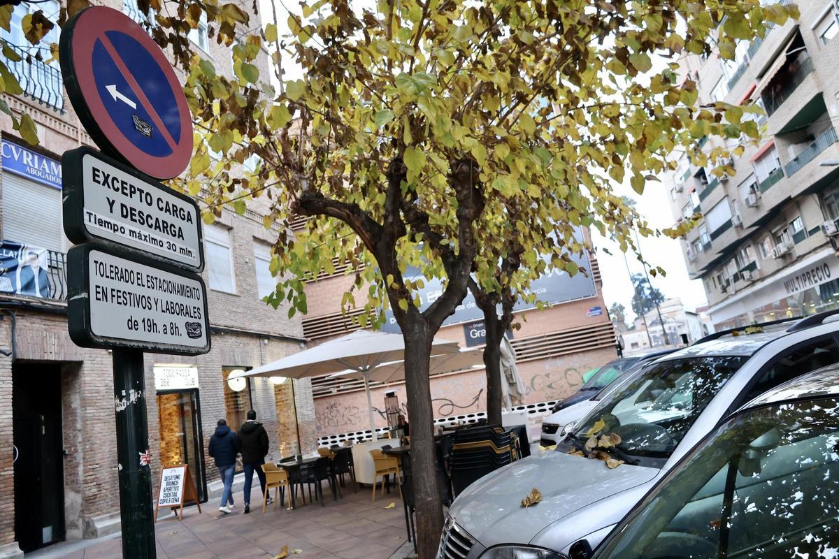 Una zona de carga y descarga en el centro de Murcia.